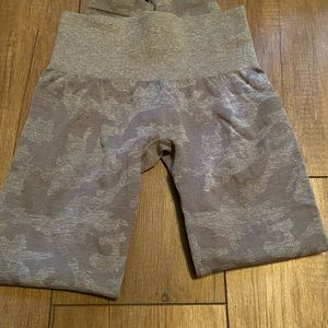Xs NVGTN grey  camo leggings